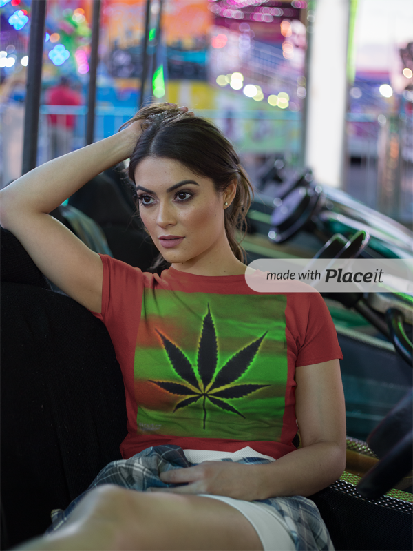 red & green leaf crop tee